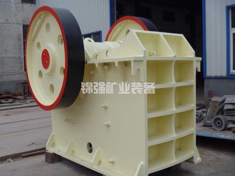 铬铁矿选矿：颚式破碎机与圆锥破碎机选型对